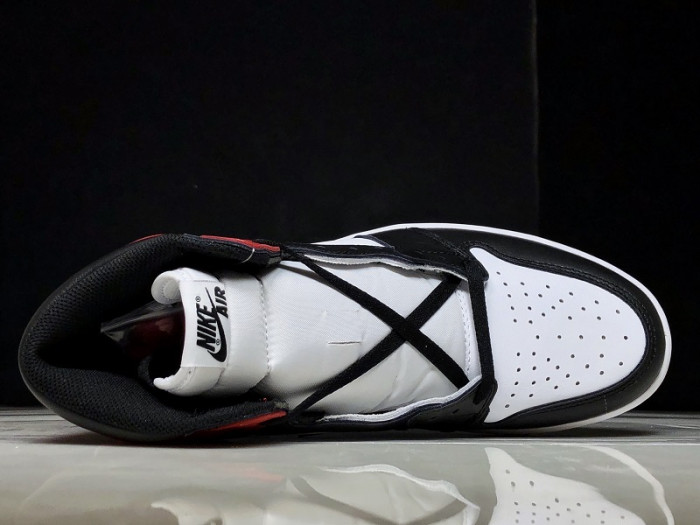 Air Jordan 1 Retro Black Toe 555088-125