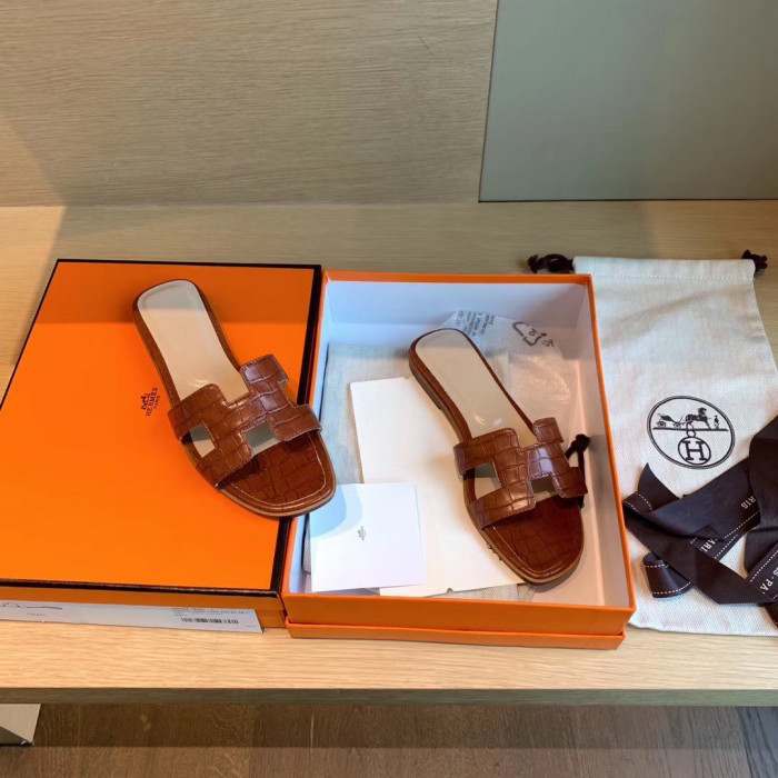 H**me5 SANDALS