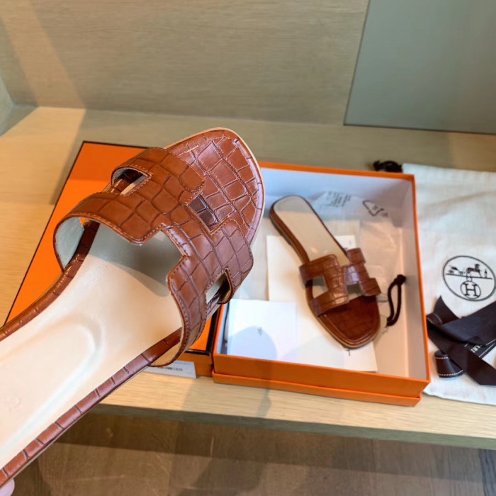 H**me5 SANDALS