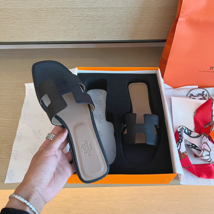 H**me5 SANDALS