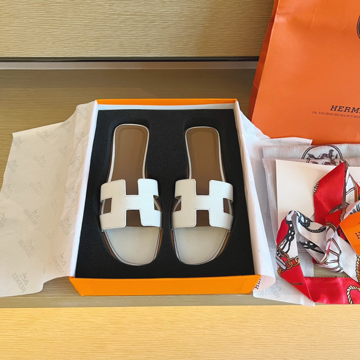 H**me5 SANDALS