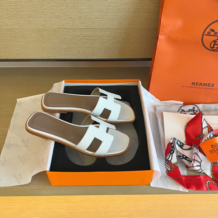 H**me5 SANDALS