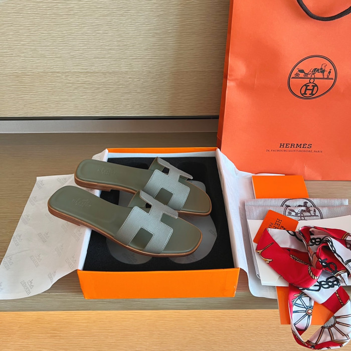 H**me5 SANDALS