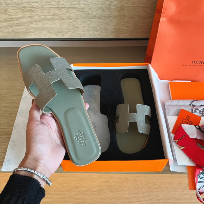H**me5 SANDALS