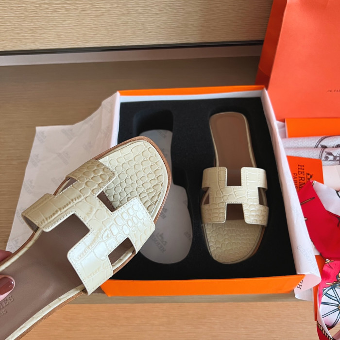 H**me5 SANDALS