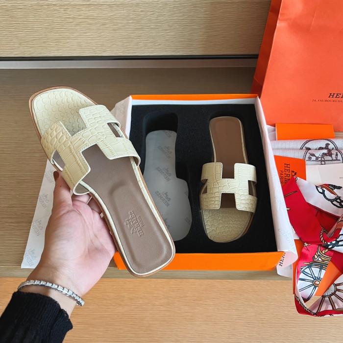 H**me5 SANDALS