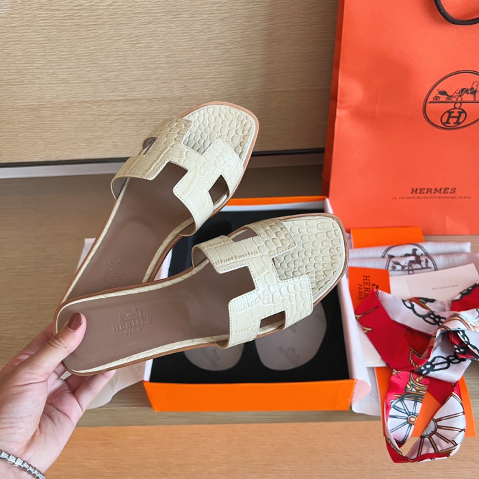 H**me5 SANDALS
