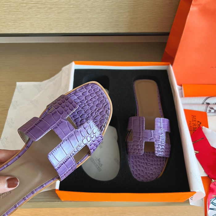 H**me5 SANDALS