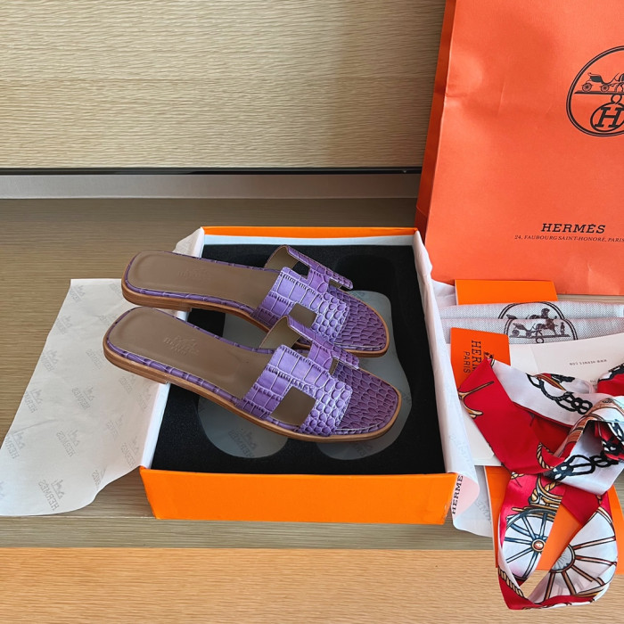 H**me5 SANDALS