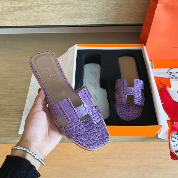 H**me5 SANDALS