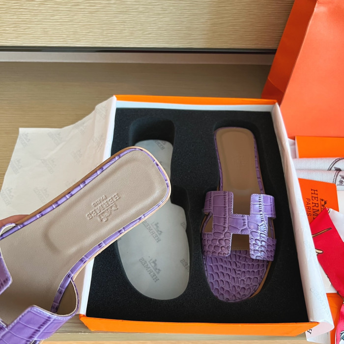 H**me5 SANDALS