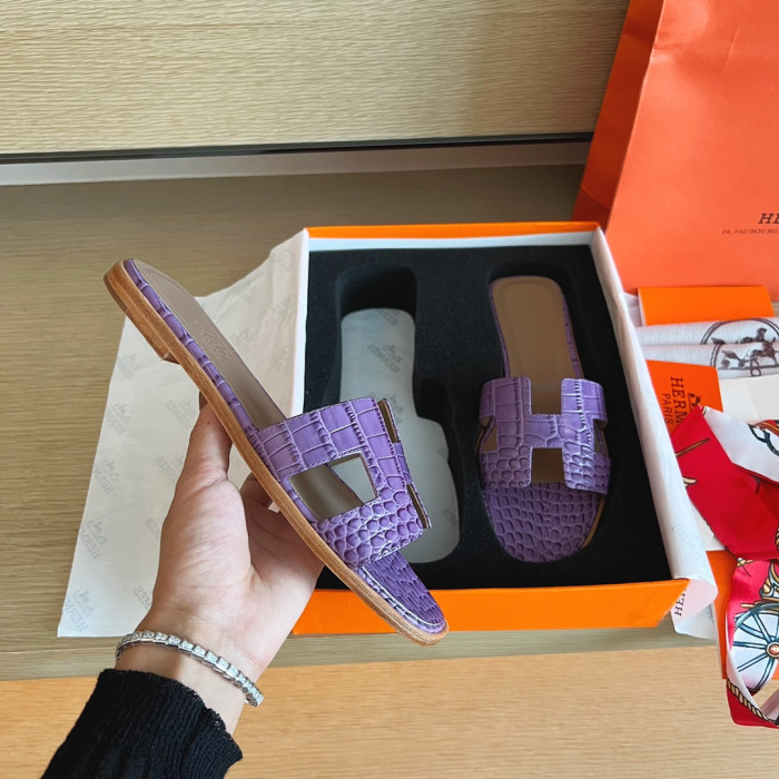 H**me5 SANDALS