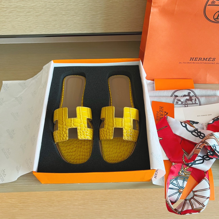 H**me5 SANDALS