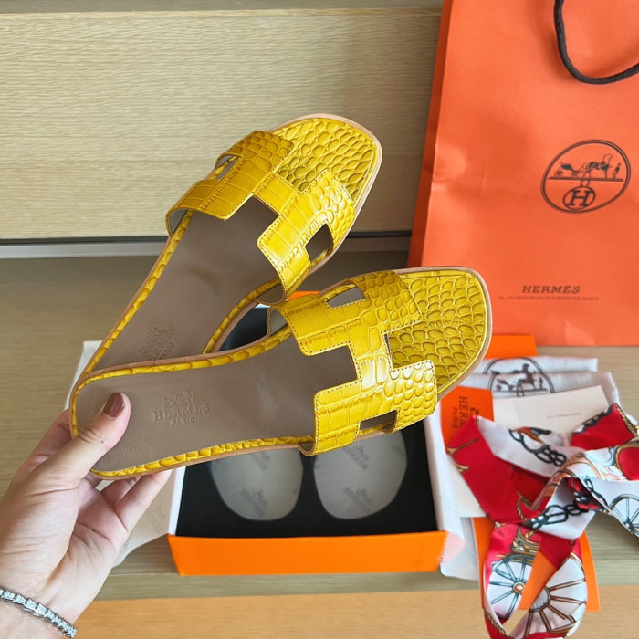 H**me5 SANDALS