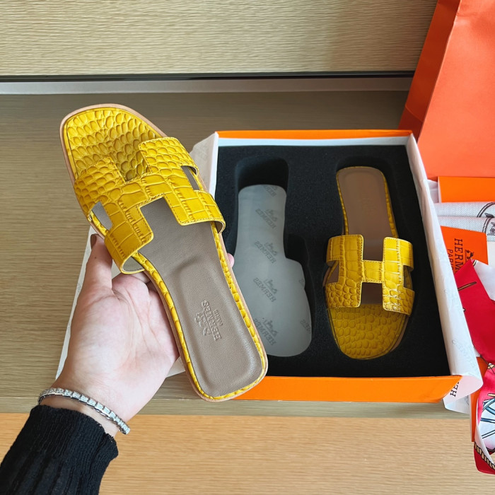 H**me5 SANDALS