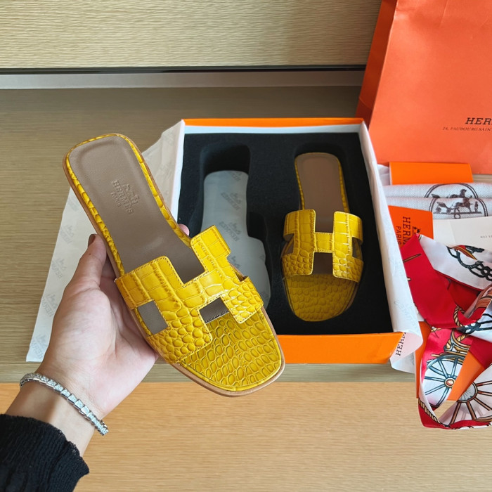 H**me5 SANDALS