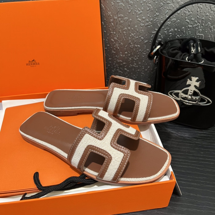H**me5 SANDALS