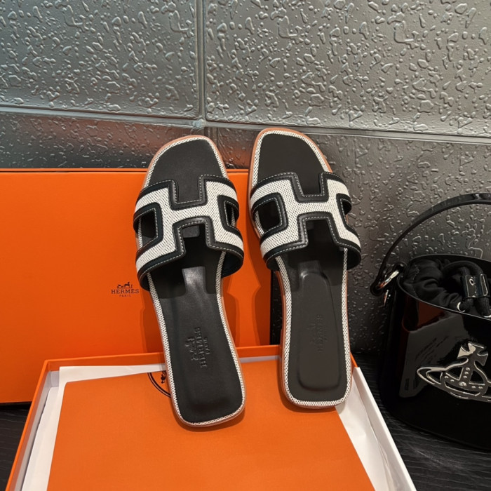 H**me5 SANDALS