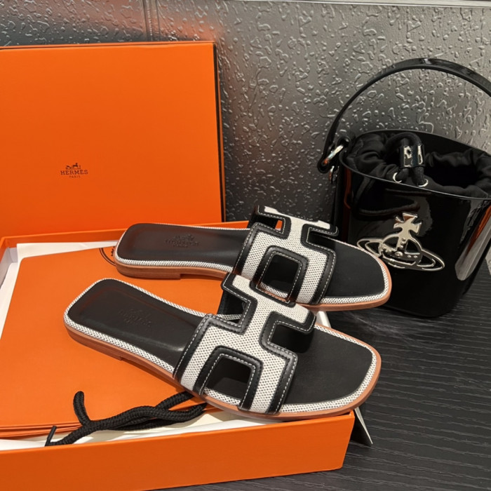 H**me5 SANDALS