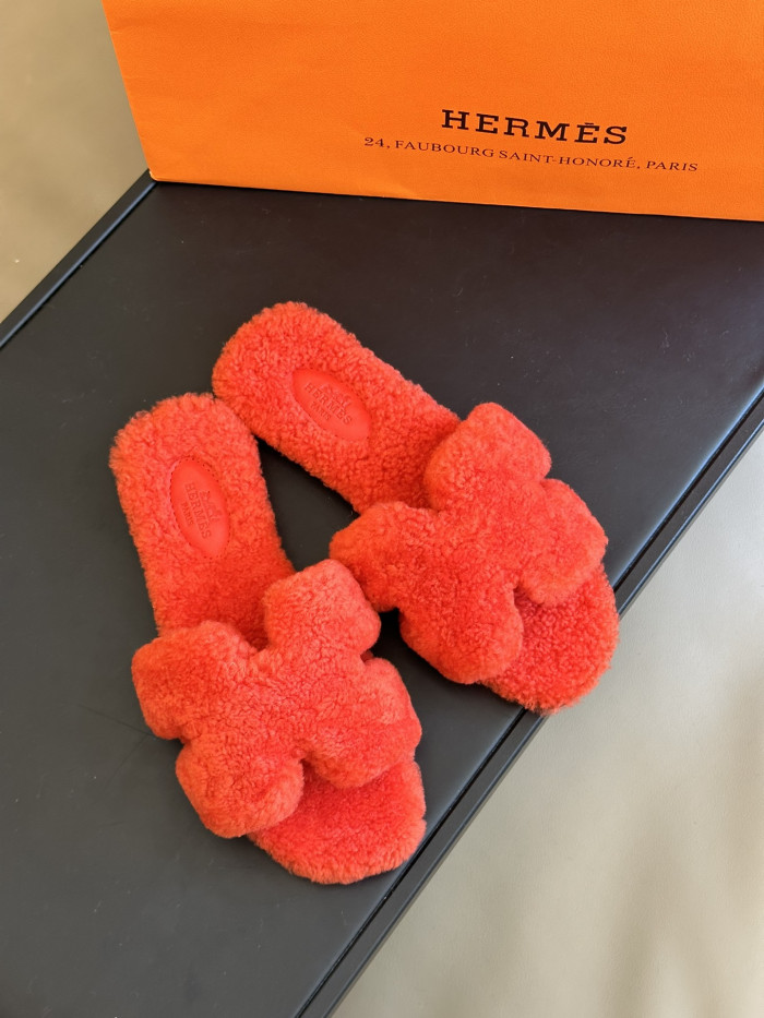 H**me5 SANDALS
