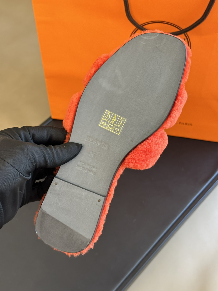 H**me5 SANDALS