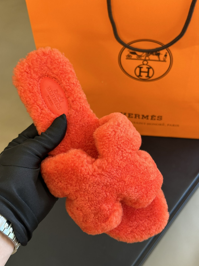 H**me5 SANDALS
