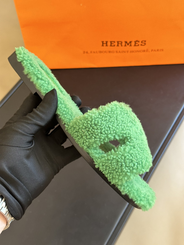H**me5 SANDALS