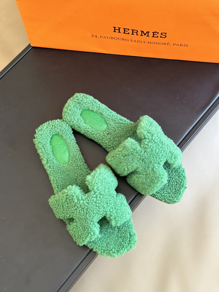 H**me5 SANDALS