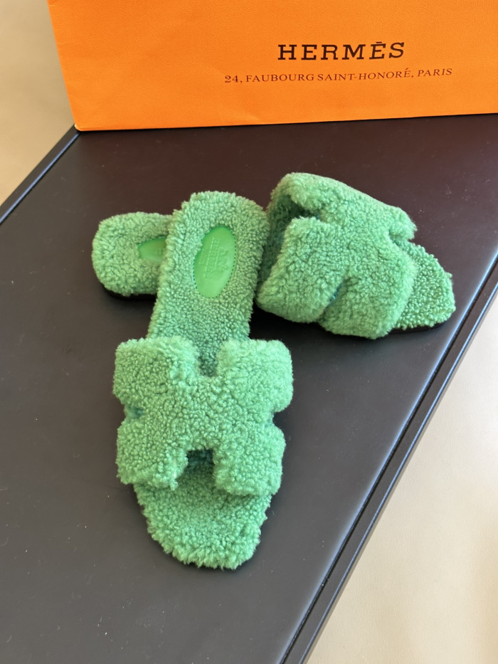 H**me5 SANDALS