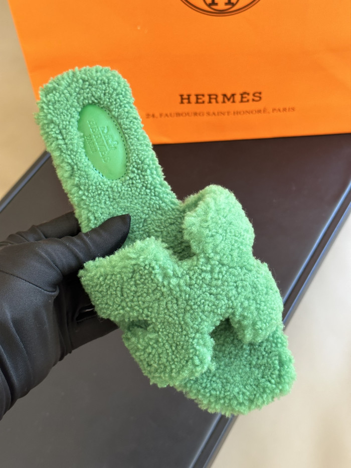 H**me5 SANDALS