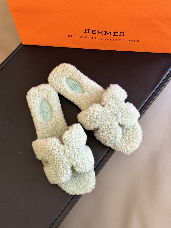 H**me5 SANDALS