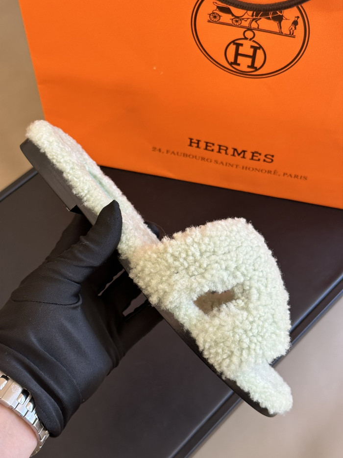 H**me5 SANDALS