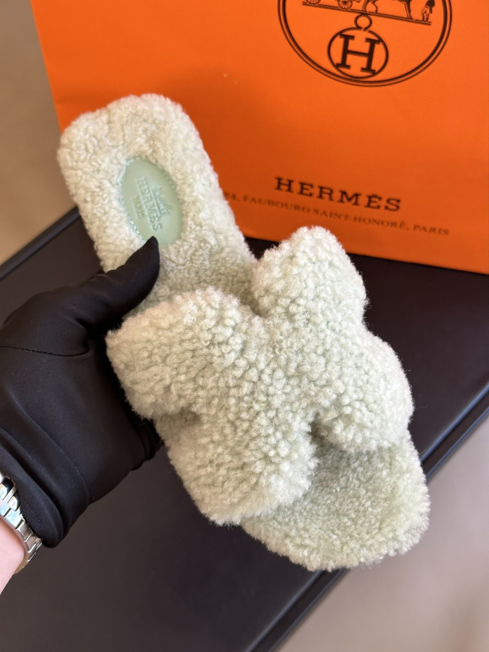 H**me5 SANDALS