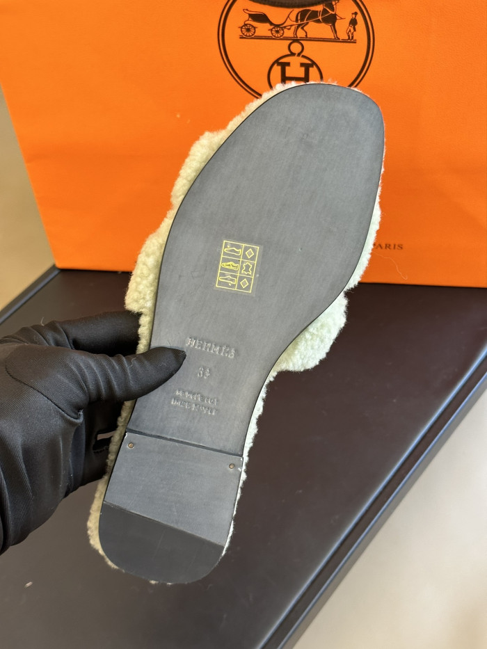 H**me5 SANDALS