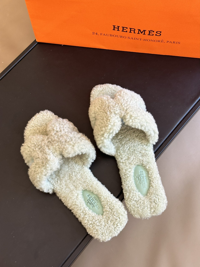 H**me5 SANDALS