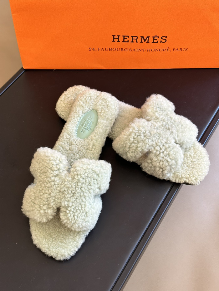 H**me5 SANDALS