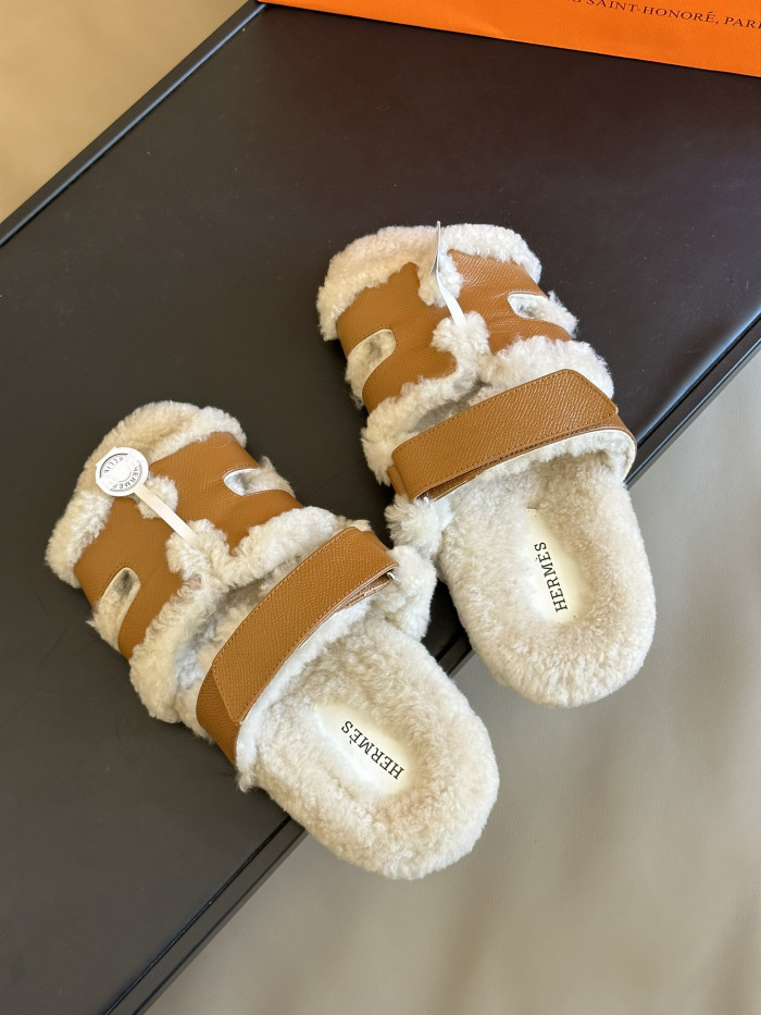 H**me5 SANDALS