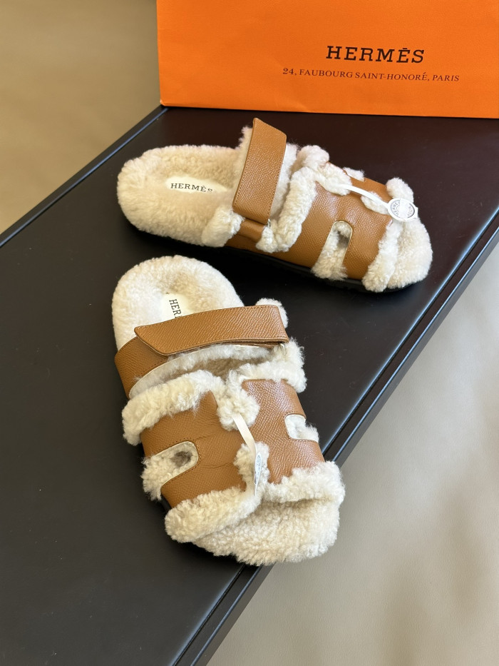 H**me5 SANDALS