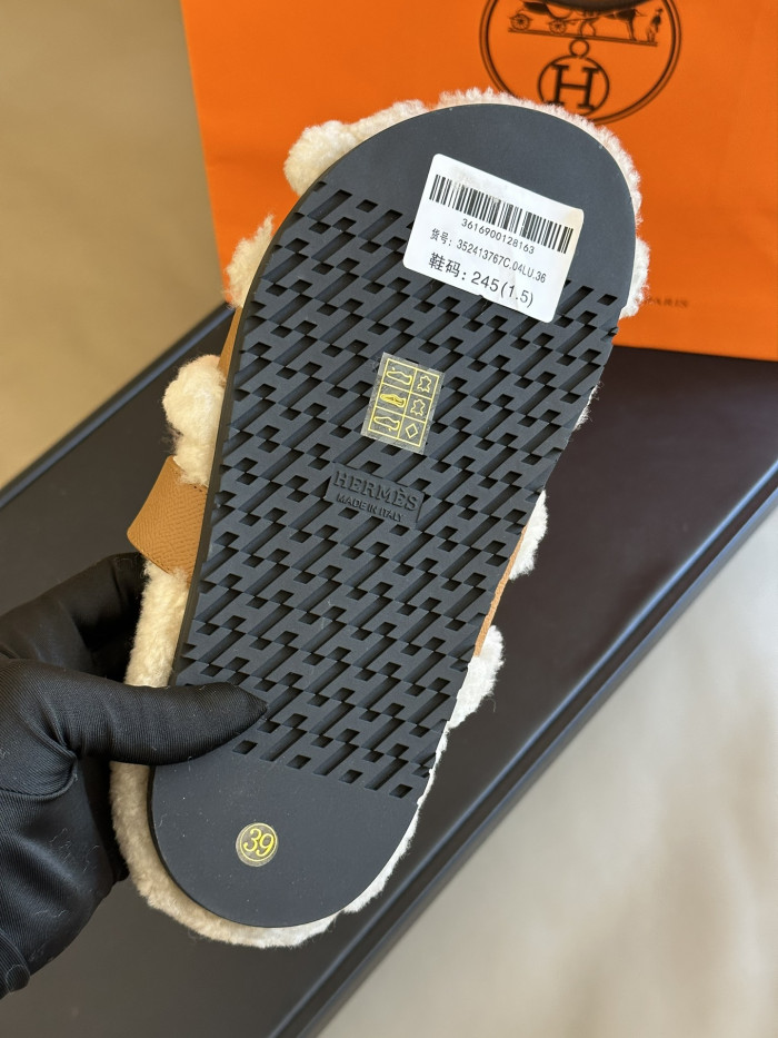H**me5 SANDALS