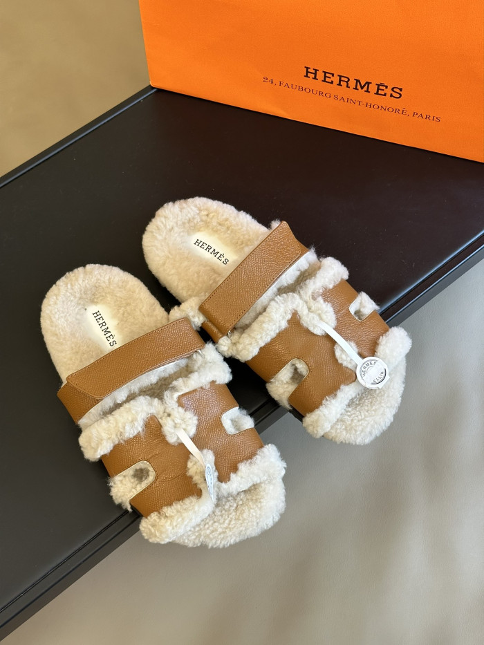 H**me5 SANDALS