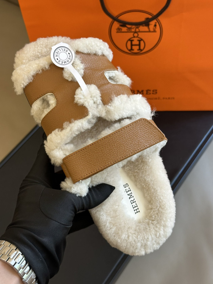 H**me5 SANDALS