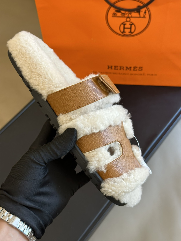 H**me5 SANDALS