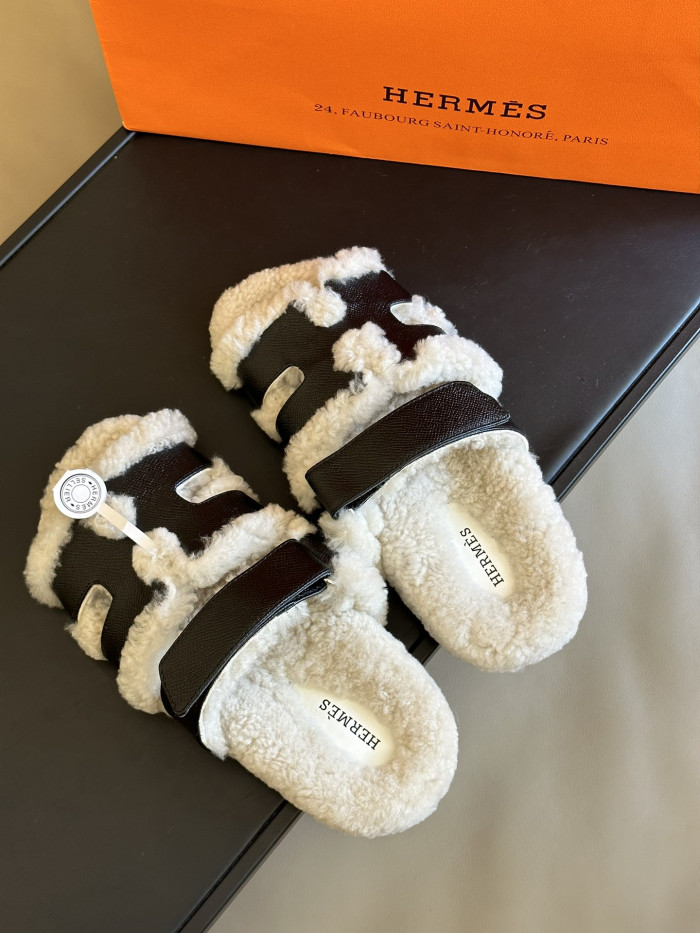 H**me5 SANDALS