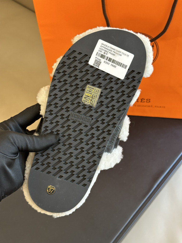 H**me5 SANDALS