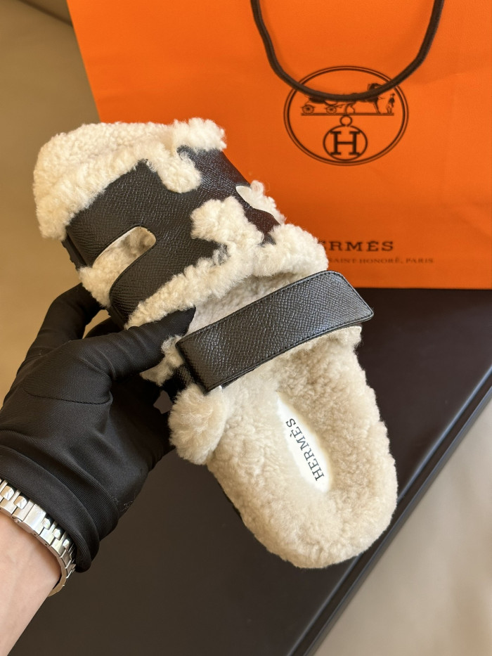 H**me5 SANDALS