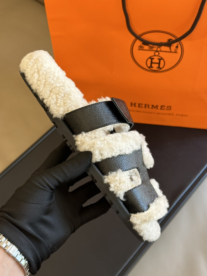H**me5 SANDALS