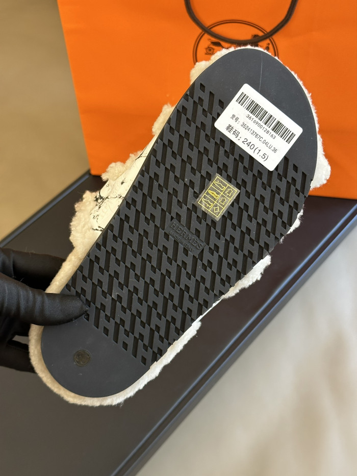H**me5 SANDALS