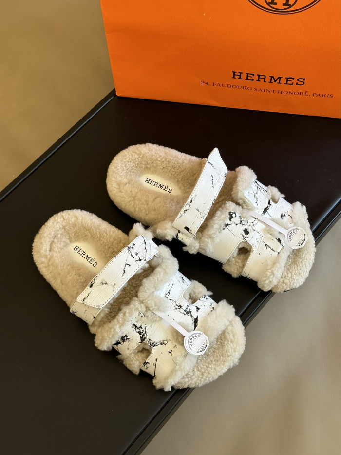 H**me5 SANDALS