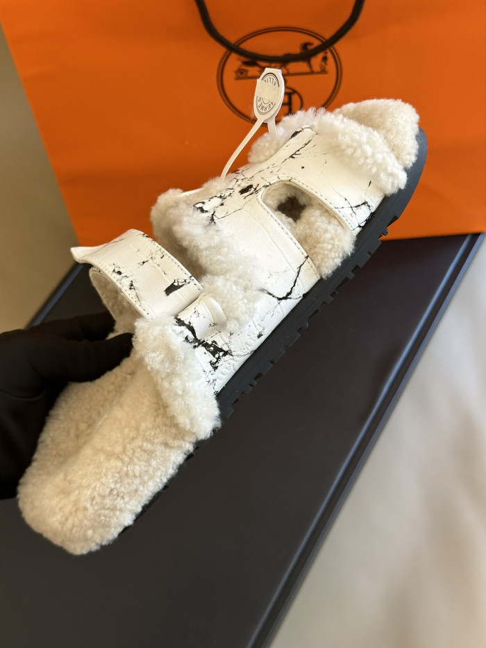 H**me5 SANDALS