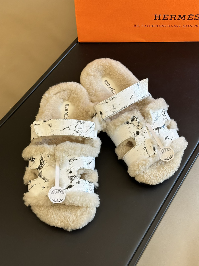H**me5 SANDALS